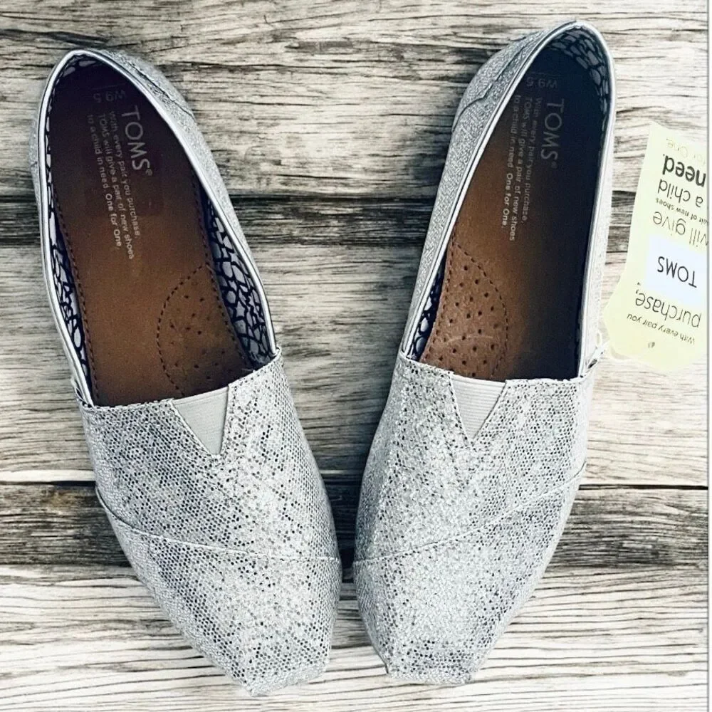 NWT Gorgeous TOMS 9.5 Silver Glitter Sparkly Alpargatas Flat Loafers Comfy Shoes